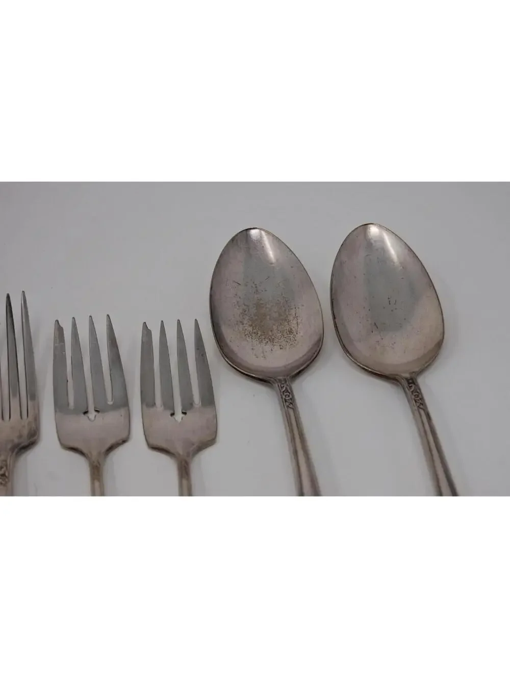 Oneida Community Tudor Plate Queen Bess Mixed Lot of 9 Knife Serving Spoon Fork